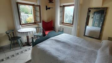 5 bedrooms, iron/ironing board, free WiFi, bed sheets