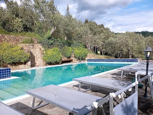 PRIVATE HILLTOP VILLA WITH POOL NEAR VINCI AND FLORENCE WITH STUNNING VIEWS