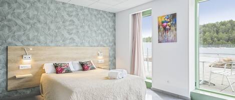 Studio | Màn/rèm cản sáng, nôi (giường cho trẻ sơ sinh) miễn phí