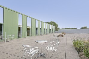 Terrace/patio - Les Begues Apartments (Begues)