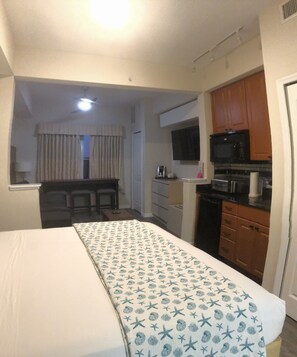 1 bedroom, in-room safe, desk, iron/ironing board - Universal-Disney Dream Studio Apartment (Orlando)