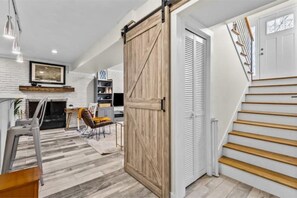 Interior - The Tobacco Road House and Private Guest House (Raleigh)