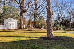 Children's area - The Tobacco Road House and Private Guest House (Raleigh)
