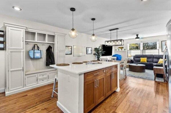 Interior - The Tobacco Road House and Private Guest House (Raleigh)