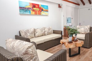 32-inch Smart TV with cable channels, TV - Hotel las Palmas (Villa de Leyva)