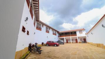 Valet parking (surcharge)