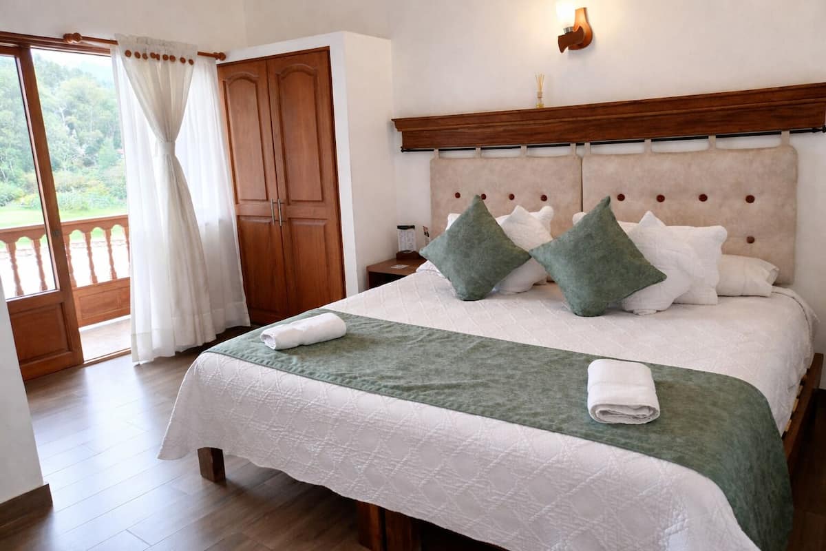 Phòng đôi Deluxe | Bộ đồ giường cao cấp, chăn bông