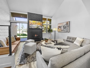 Smart TV, fireplace