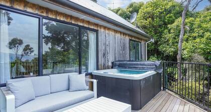 Bushside Cottage - Akaroa Holiday Home