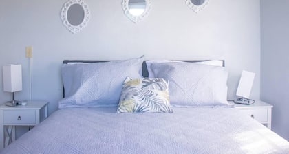 Apt 2 Stylish 2 bed Cosy and Comfortable