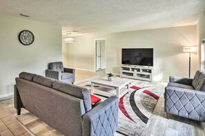 TV - Palm Coast Home ~ 7 Mi to Flagler Beach! (Palm Coast)
