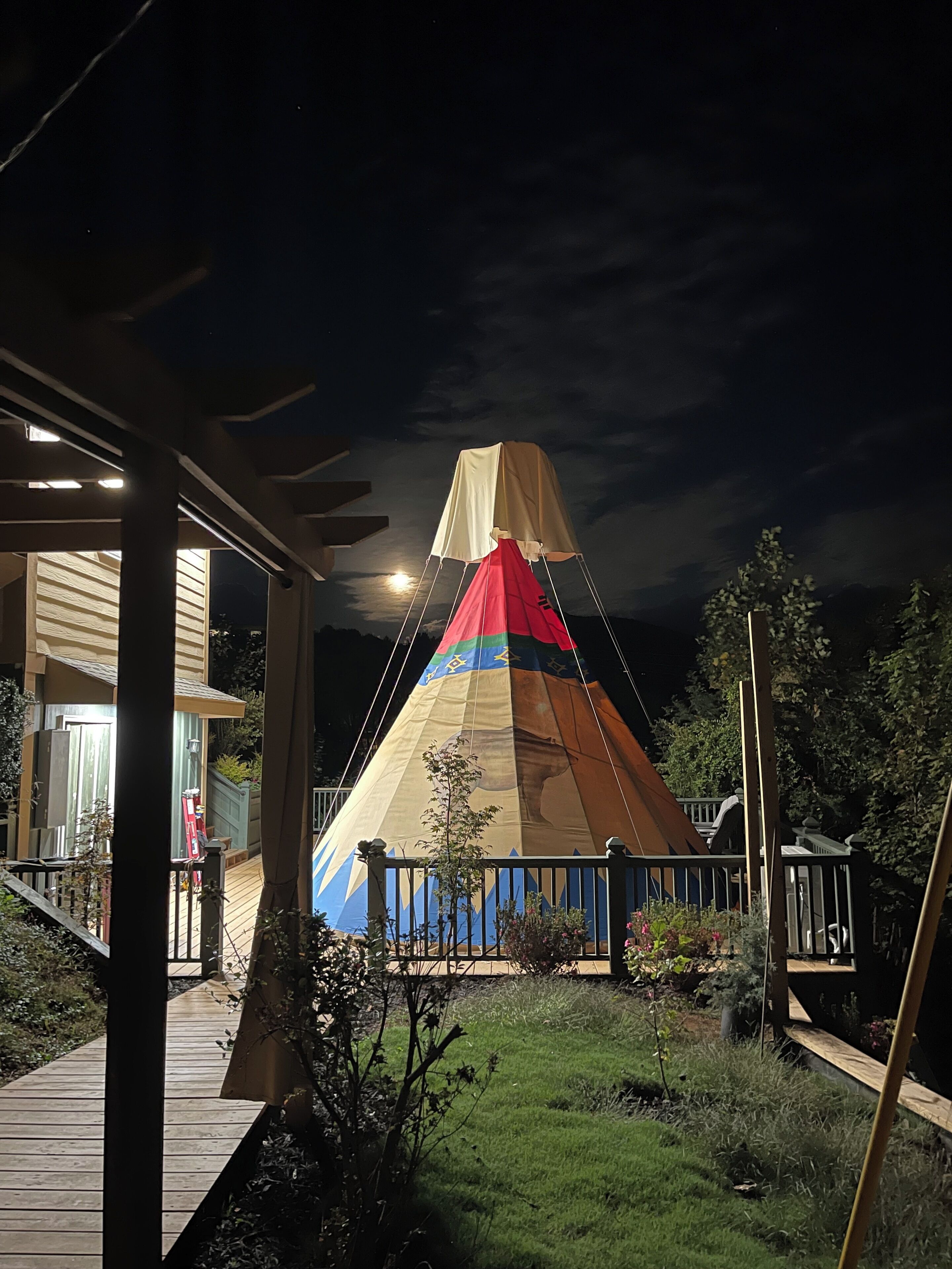 The Tallulah Tipi - with mountain view | Terrace/patio