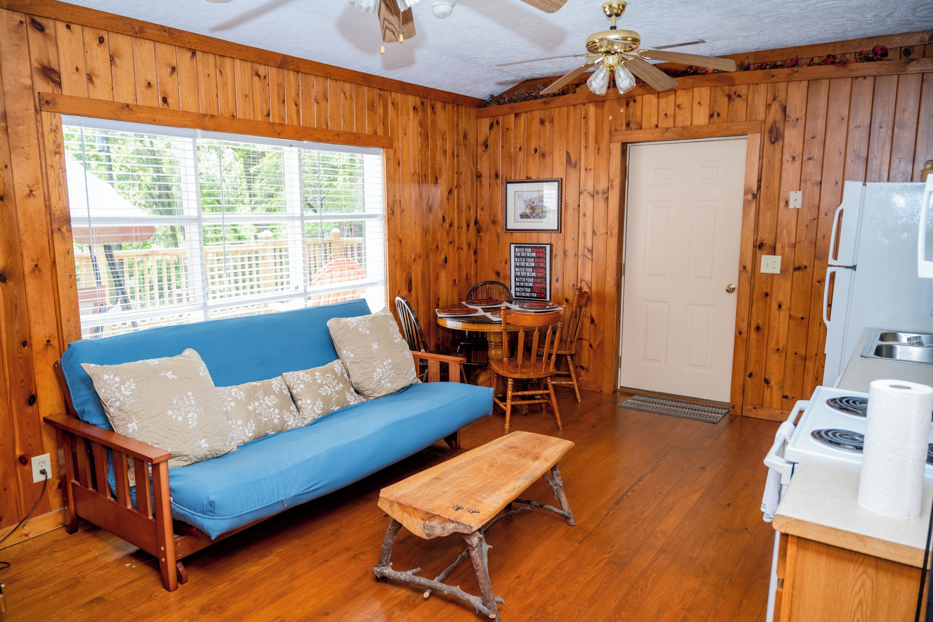 The Clear View Cottage | Living area