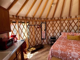 The Stekoa Yurt - featuring Lookout Point | Egyptian cotton sheets, premium bedding, individually decorated