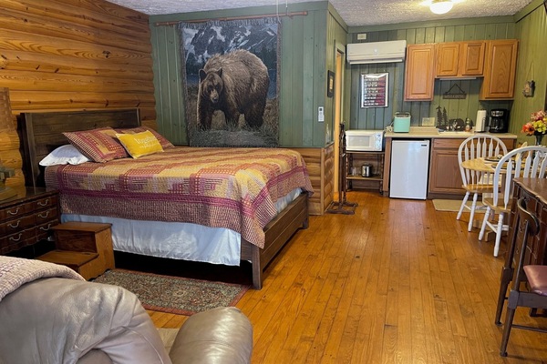 Kamar Single Klasik | Seprai katun Mesir, seprai premium, dan didekorasi berbeda-beda