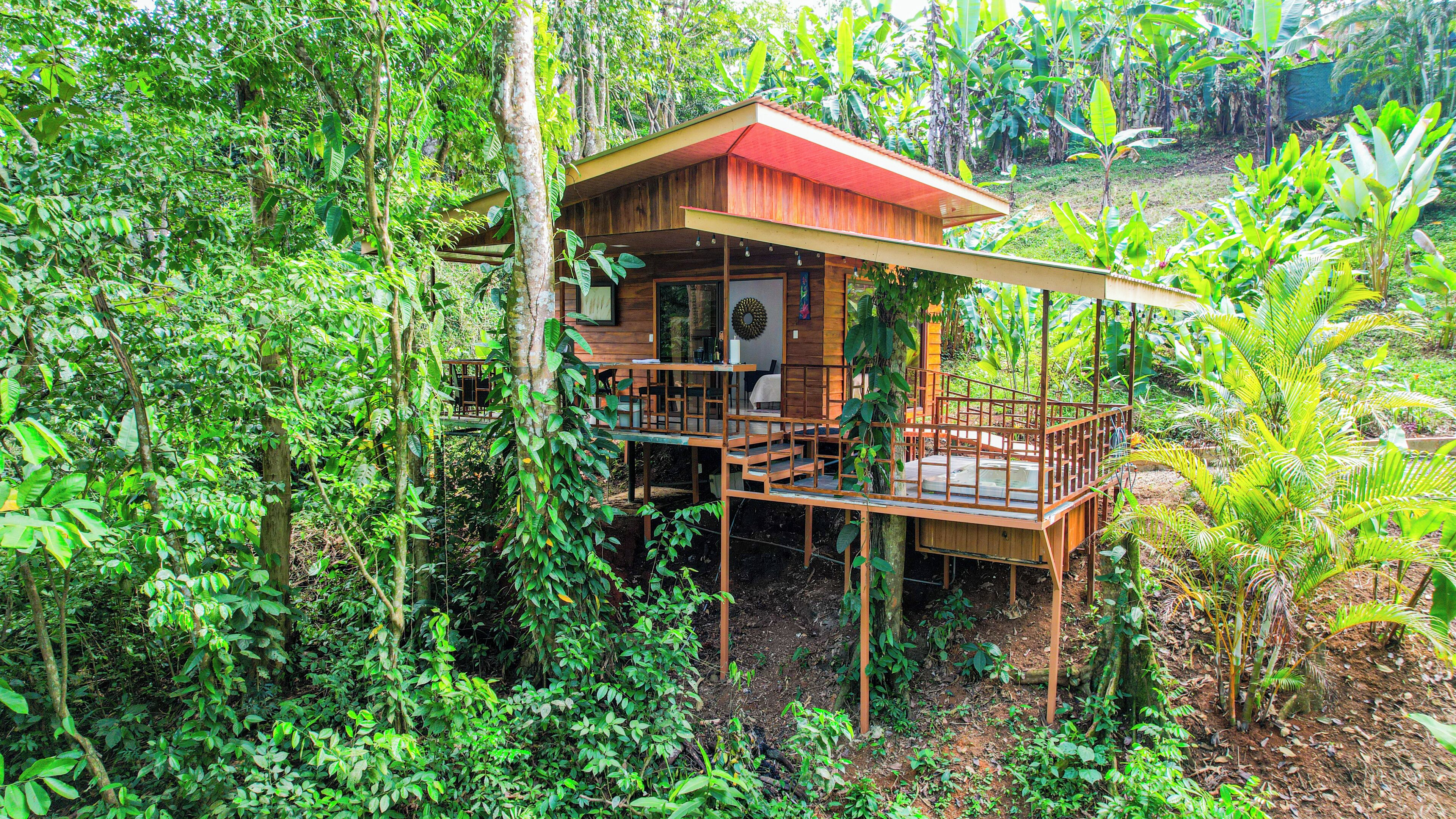 Exclusive Bungalow | Premium bedding, blackout drapes, free WiFi, bed sheets