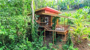 Premium bedding, blackout drapes, free WiFi, bed sheets - Bungalows Las Iguanas Arenal Volcano (Peñas Blancas)