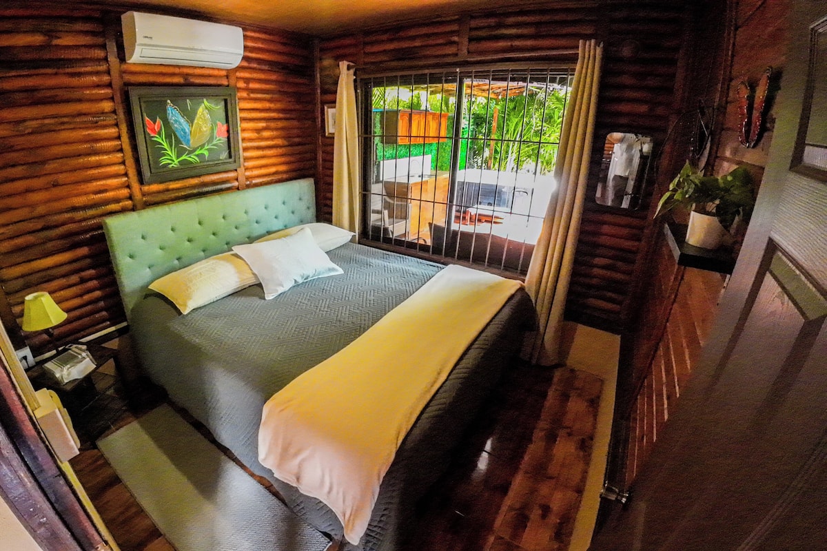Three Bedroom Bungalow | 1 bedroom, blackout drapes, free WiFi, bed sheets