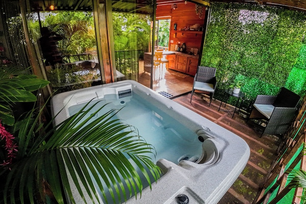 Bungalow Deluxe | Living area