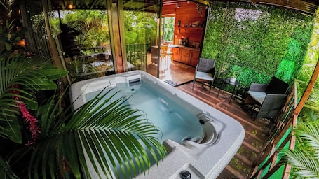 Bungalow Deluxe | Living area. Bungalows Las Iguanas Arenal Volcano