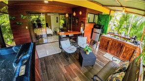 Living area - Bungalows Las Iguanas Arenal Volcano (Peñas Blancas)