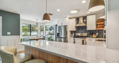 Heated/private pool- fenced yard-kid/pet friendly!