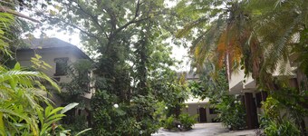 Comfortable house/3 bedrooms with private baths/ great location