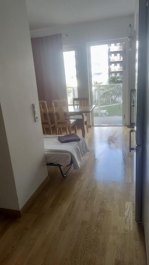 Appartamento, 2 letti singoli | Vista dalla struttura