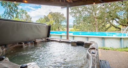 Newly Renovated! Peaceful Country Farmhouse with Hot Tub and Pool