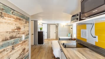 1 habitación, tabla de planchar con plancha, wifi y ropa de cama