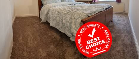 4 عدّة غرف نوم ومكتب ومكواة/لوح كي وسرير سفر