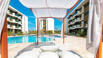 4 piscinas al aire libre