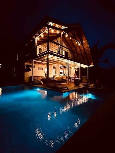 Peaceful haven between jungle and pristine beach