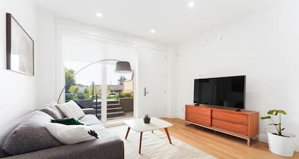 NEWLY Built Cozy and Modern Guest Suite Retreat