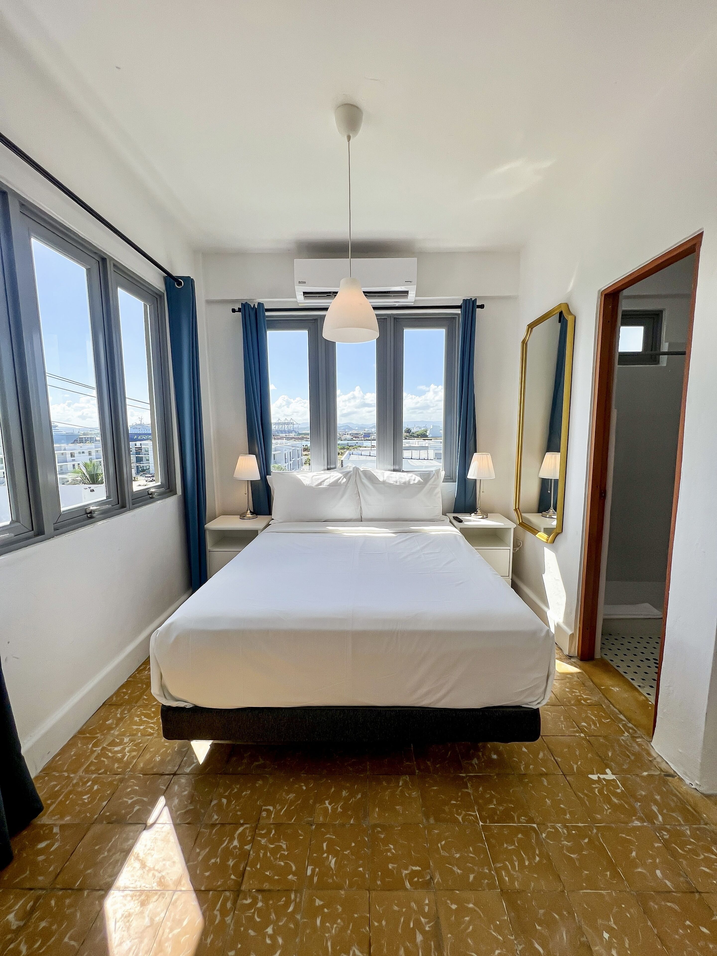 Photo - Urbana Hotel