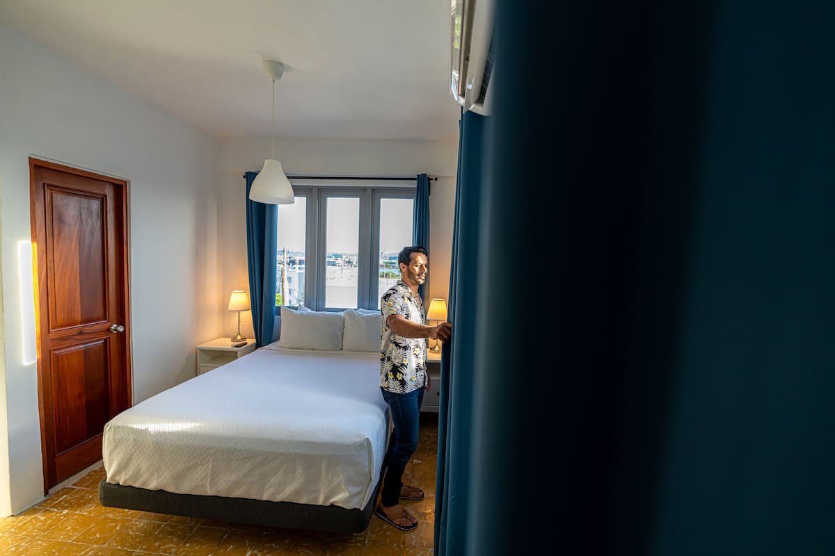 Hochwertige Bettwaren, Pillowtop-Betten, kostenloses WLAN, Bettwäsche