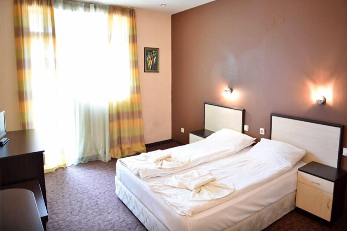 WiFi (free), bed sheets