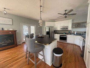 Frigorífic, microones, forn i placa de cuina 