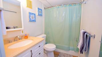 Studio | Bathroom