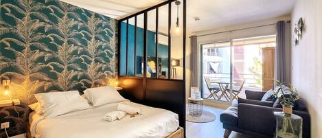 Silitysrauta/-lauta, ilmainen Wi-Fi, vuodevaatteet