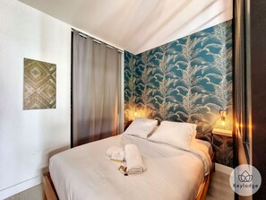 Iron/ironing board, free WiFi, bed sheets