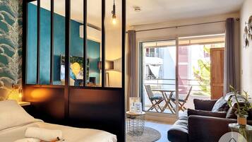 Fer et planche à repasser, Wi-Fi gratuit, draps fournis