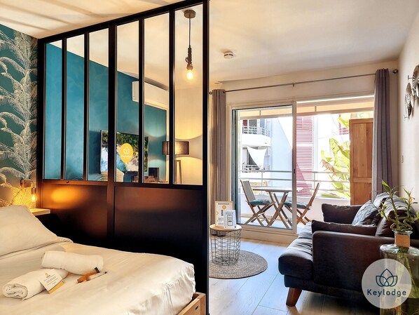 Iron/ironing board, free WiFi, bed sheets