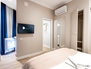 Soundproofing, iron/ironing board - Degoya Studios Bucharest Old Town (Bucharest)