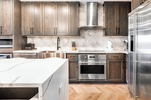 Fridge, microwave, oven, stovetop - Westgate 4311 | Ski-In/Out | Mtn View | Huge Tub | Ski Valet | Pools & Hot Tubs | Resort Amenities (Park City)