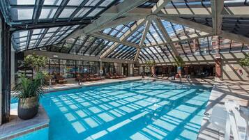 Piscina interna, piscina aquecida