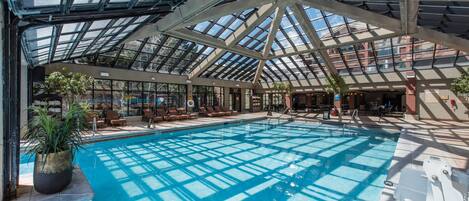 Piscina interna, piscina aquecida