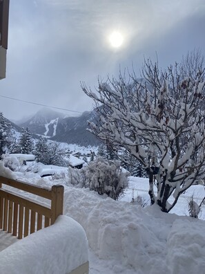 Property grounds - CASA MONTANA - QUEYRAS Apartment 8 pers. CEILLAC, Mountain Winter/Summer (Ceillac)