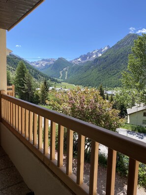 Property grounds - CASA MONTANA - QUEYRAS Apartment 8 pers. CEILLAC, Mountain Winter/Summer (Ceillac)