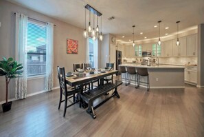 Dining - 🔆 Sunny Delight of Pville 🔆 (Pflugerville)